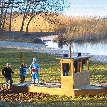 Am Kummerower See, * Kummerow (Mecklenburgische Seenplatte)